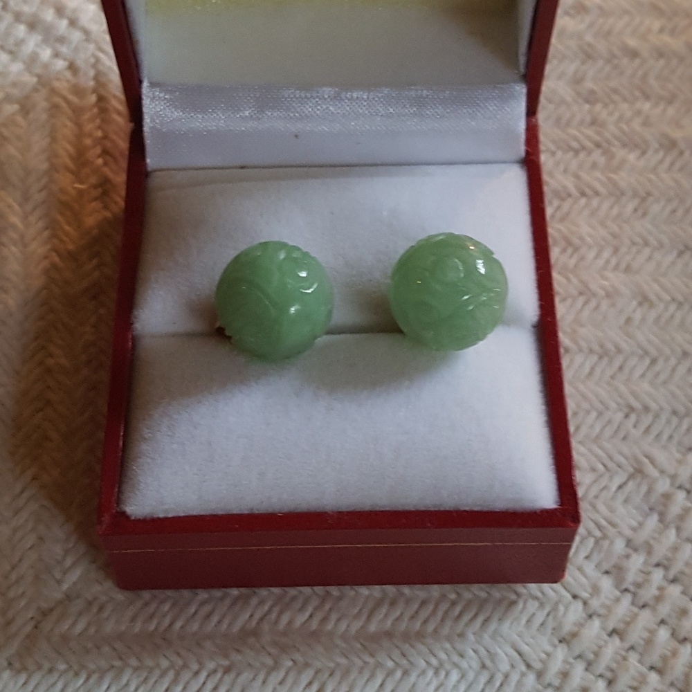 Green Jade Ball earrings 10mm